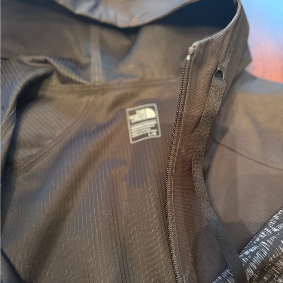 The North Face Black Hooded Jacket - Picture 8 of 9